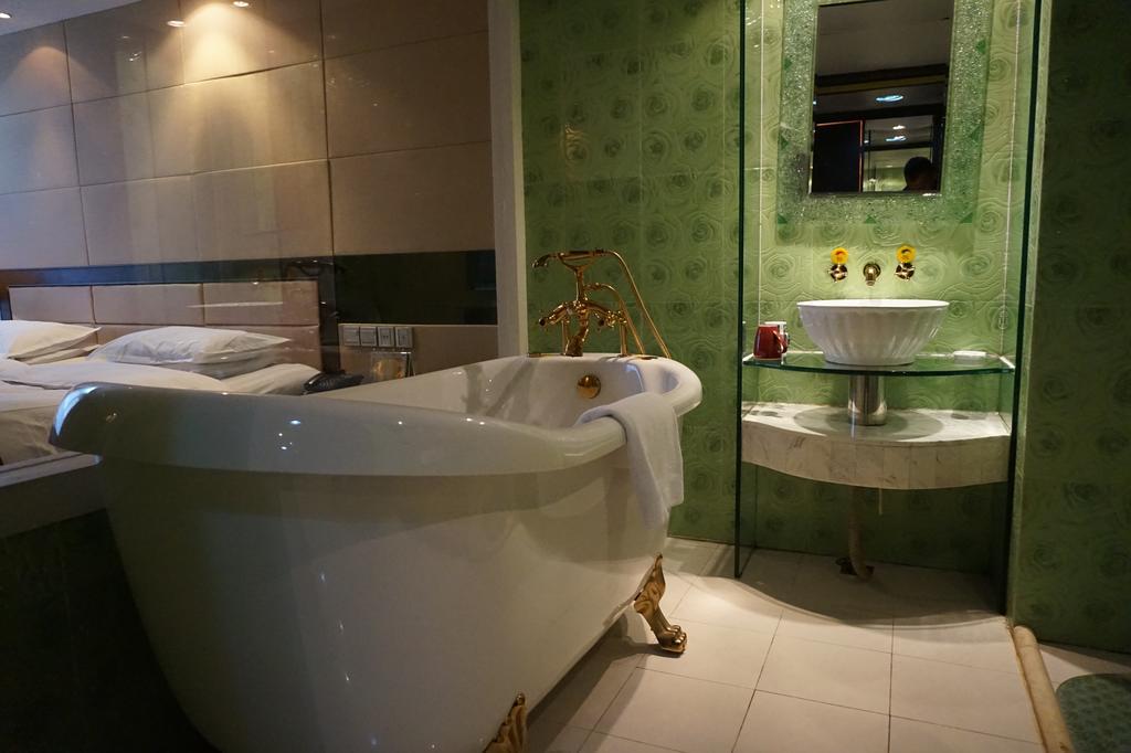 Tianzhi Hotel Harbin Esterno foto
